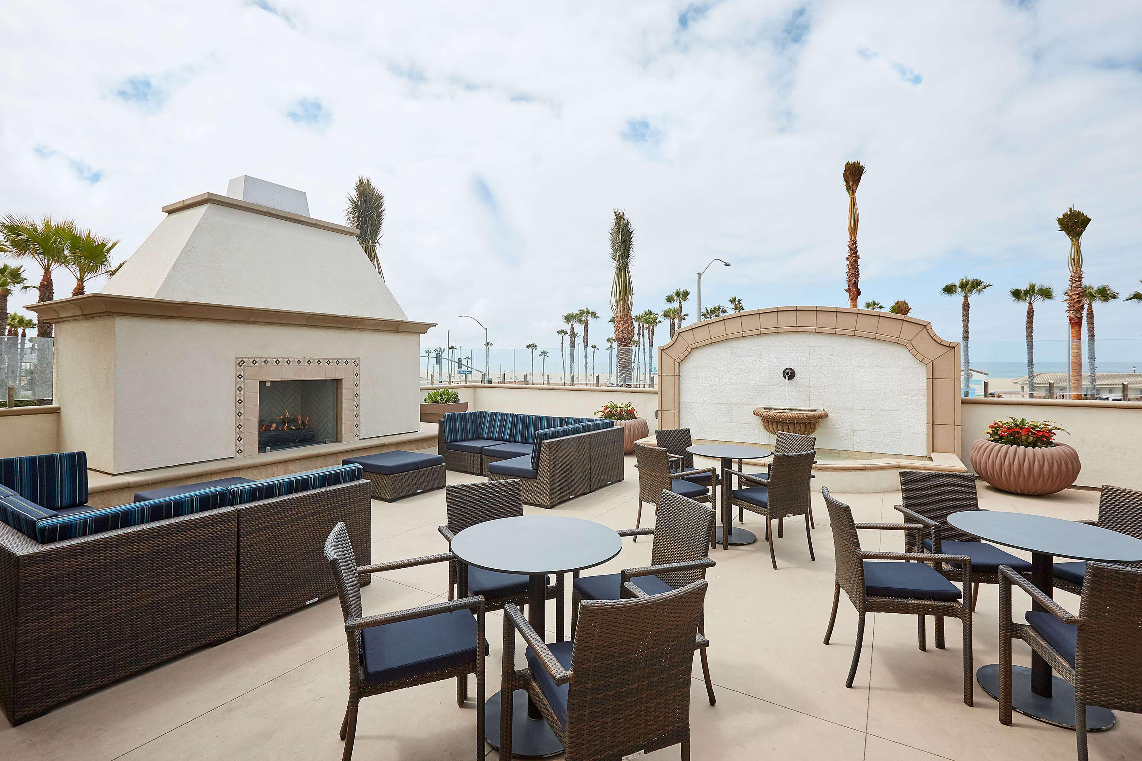 The Waterfront Beach Resort, A Hilton Hotel Huntington Beach Exterior photo